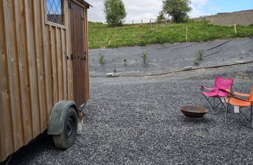 Llandovery Cabine | Llandovery - Cabin - Sleeps 2 - Parking - Garden
