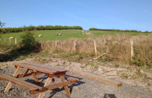 Llandovery Cabine | Llandovery - Cabin - Sleeps 2 - Parking - Garden