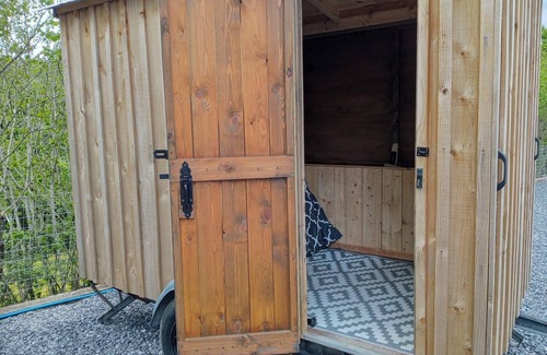 Llandovery Cabine | Llandovery - Cabin - Sleeps 2 - Parking - Garden