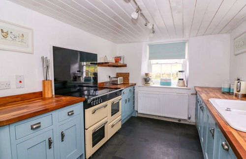 Llandysul Cottage | Llwyncadfor Farm, NEWCASTLE EMLYN