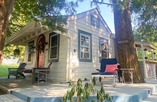 Germantown Cottage | Loblolly Cottage - Enchanting Retreat set among towering pines.