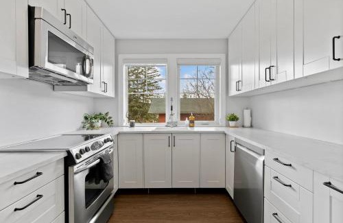 Okotoks Appartement | Local Loft - Downtown Okotoks - 2BD - Private