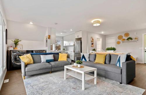 Okotoks Appartement | Local Loft - Downtown Okotoks - 2BD - Private
