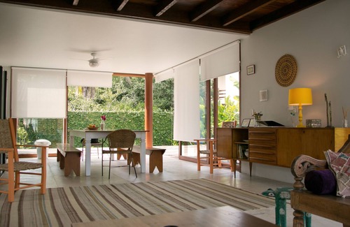 Itamambuca Maison | Situé 60m de la mer. Piscine w / 20m série. Haut plafond, Sky TV - Wi-Fi