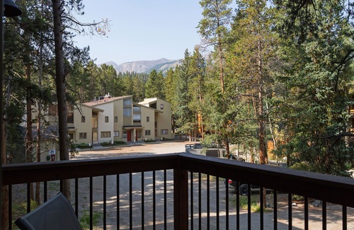 Warrior's Mark Copropriété | Located an easy walk to slopes and apres!