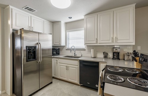 Dripping Springs Cottage | Located between Dripping Springs and Bee Cave - very private with amazing views