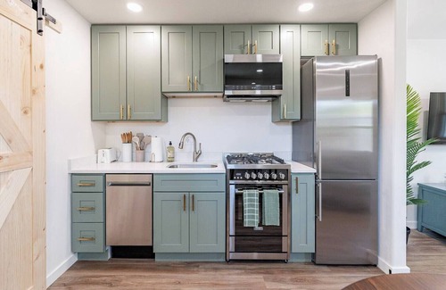 Barrio Viejo Appartement | Located downtown this 1 bedroom 1 bathroom is fully remodeled with your own dedicated electric vehicle charger .