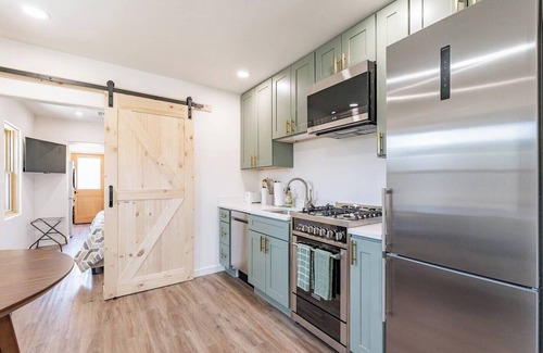 Barrio Viejo Appartement | Located downtown this 1 bedroom 1 bathroom is fully remodeled with your own dedicated electric vehicle charger .