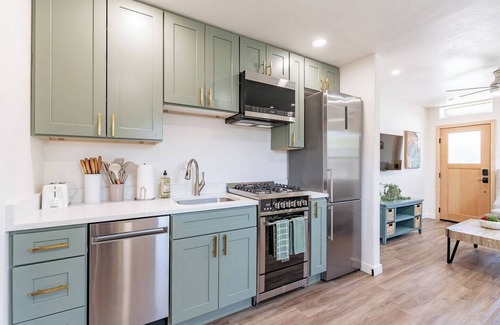 Barrio Viejo Appartement | Located downtown this 1 bedroom 1 bathroom is fully remodeled with your own dedicated electric vehicle charger .