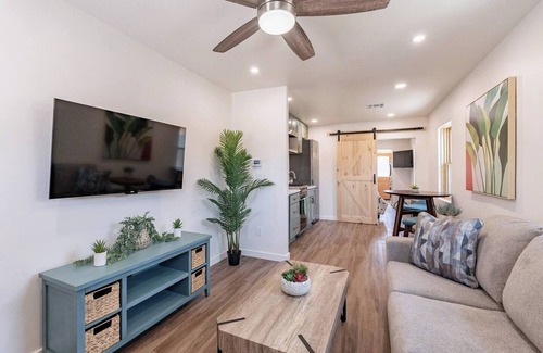 Downtown Tucson Appartement | Located downtown this 1 bedroom 1 bathroom is fully remodeled with your own dedicated electric vehicle charger .