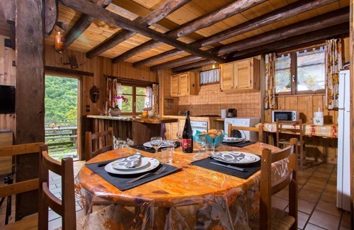 La Lechere Maison | Situé dans un hameau en pleine nature, en lisière de forêt. A 7km, Doucy station (Combelouvière) ave