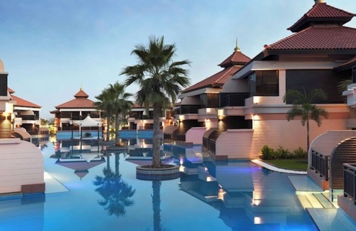 Palm Jumeirah Maison | Located in Palm Jumeirah with a stunning view of the lagoon pool