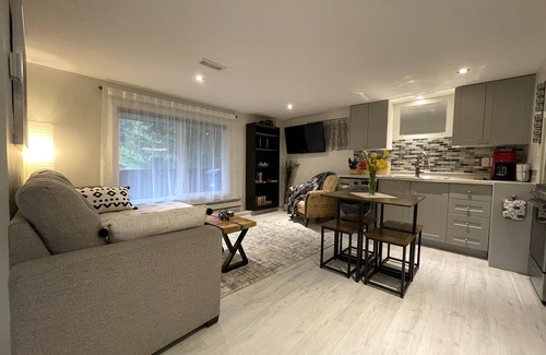 Shawnigan Lake Appartement | Located in the beautiful village of Shawnigan Lake, n