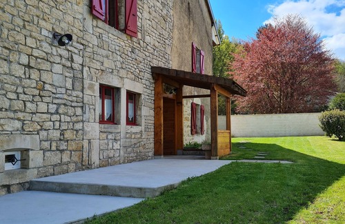 Ney Maison | Located in the heart of the Jura, close to lakes and waterfalls!