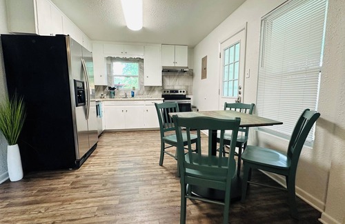 Rio Vista Maison | 1 Block from River San Marcos with AC, WiFi
