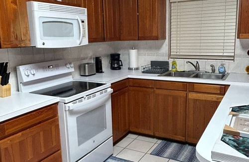 Lubbers Quarters Cay Appartement | Located in the quiet neighborhood of Little Orchard in Marsh Harbour. 2bed 2bath