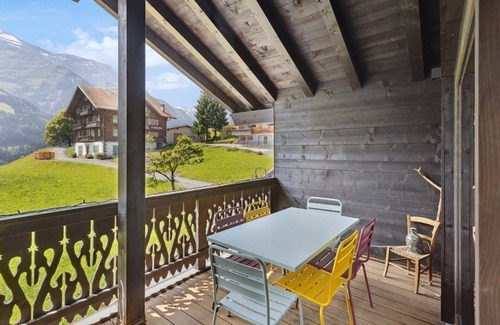 Champery Appartement | Situé sur la commune de Val d’Illiez, entre Troistorrents et Champéry, le chalet Reine offre une vue