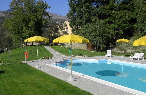Cagli Villa | Situé à la frontière entre les Marches et l'Ombrie mi-chemin entre Gubbio et Urbino