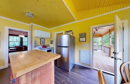 Ansted Maison | Located on the border of New River Gorge National Park and Hawks Nest State Park