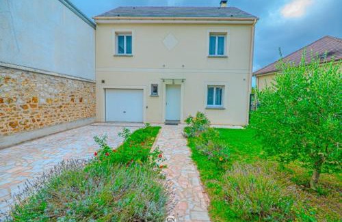 Sainte-Genevieve-des-Bois Villa | Location Cosy Paris - villa Emeraude