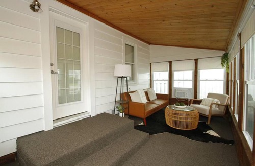 Brooklyn Maison | LOCATION! 2bd/1ba with 2 patios on Wamplers Lake.