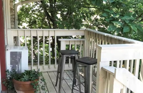 Clarksville Copropriété | Location! 6th street in Clarksville neighborhood. Walk to attractions.