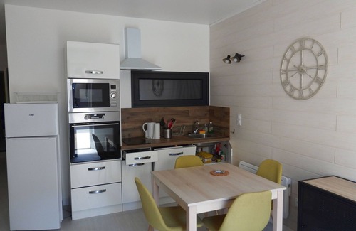 Lamalou-les-Bains Appartement | Location curiste. Appartement au rez-de-chaussé. A 2mn du centre de cure