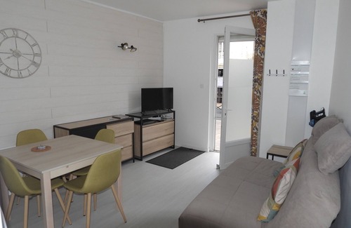 Lamalou-les-Bains Appartement | Location curiste. Appartement au rez-de-chaussé. A 2mn du centre de cure