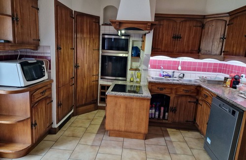 Peron Lit Et Petit-Déjeuner | Location de Villa de 4 Chambres Pour Courtes Durées