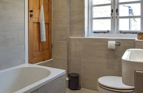 Bourton Cottage | Location, location, location.