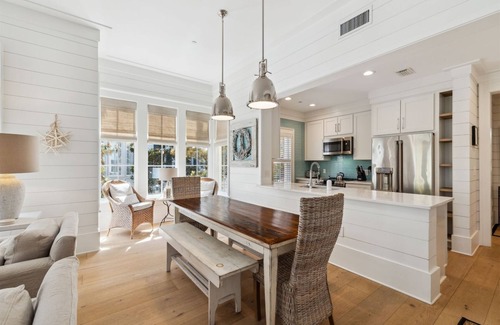 Beach District Maison | LOCATION, LOCATION, LOCATION! STEPS to WATERCOLOR Beach Club! Walk to Seaside,