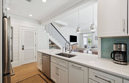 Beach District Maison | LOCATION, LOCATION, LOCATION! STEPS to WATERCOLOR Beach Club! Walk to Seaside,