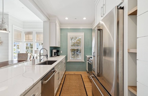 Beach District Maison | LOCATION, LOCATION, LOCATION! STEPS to WATERCOLOR Beach Club! Walk to Seaside,