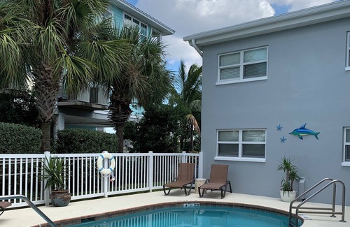 Treasure Island Copropriété | Location, location, location- Treasure Island cozy cottage