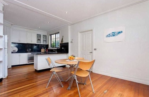 Spotswood Maison | LOCATION LOCATION LOCATION!