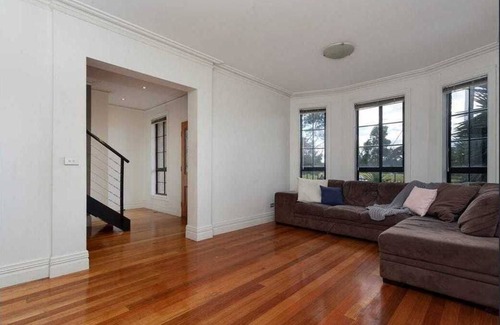 Spotswood Maison | LOCATION LOCATION LOCATION!