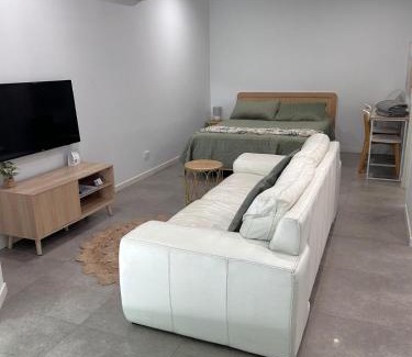 Manly Appartement | Location, location, location - modern studio