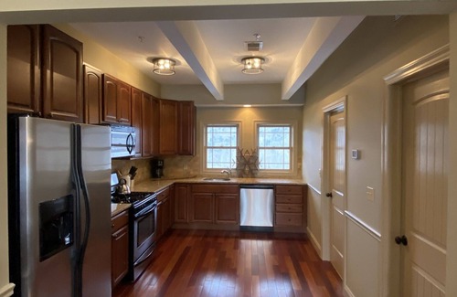 Hunter Copropriété | LOCATION! LOCATION!LOCATION! Luxurious Ski In/Out Jet-Set Condo NEWLY RENOVATED