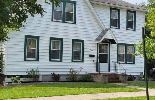 Watkins Glen Maison | Location, location, location! Full house steps to the Watkins Glen State Park!