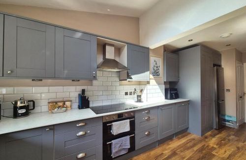 Melksham Maison | Location, lovely family home