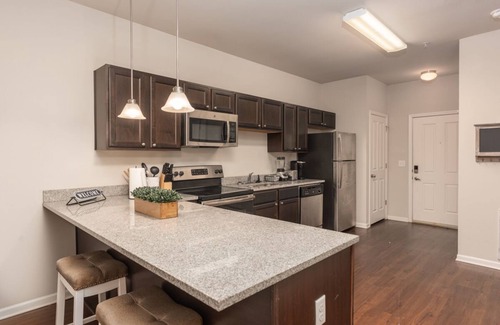 Starkville Copropriété | Location! Luxury! Location! The Peabody-135nSleeps 6 2-Bedrooms 2-Bath
