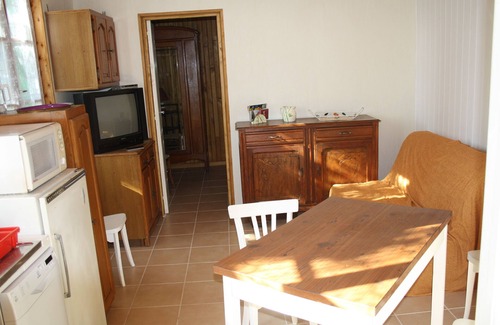 Alvignac Maison | location maison 32 m2 dans grand jardin a proximité du village et des commerces;