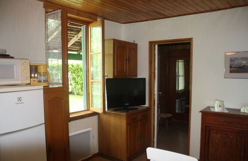 Alvignac Maison | location maison 32 m2 dans grand jardin a proximité du village et des commerces;