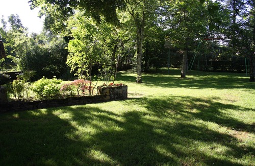 Alvignac Maison | location maison 32 m2 dans grand jardin a proximité du village et des commerces;