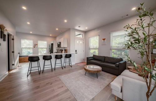 Detroit - Shoreway Maison | Location Modern Ohio City Luxury 2 King Beds