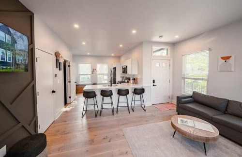 Detroit - Shoreway Maison | Location Modern Ohio City Luxury 2 King Beds