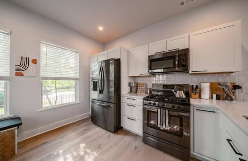 Detroit - Shoreway Maison | Location Modern Ohio City Luxury 2 King Beds
