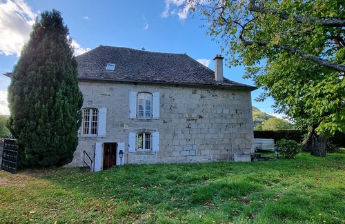Menet Maison | Location nature en AUVERGNE à Menet, Cantal