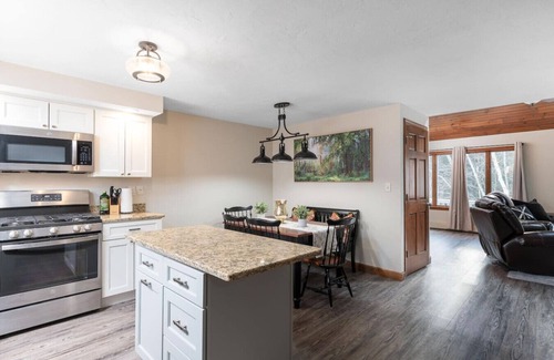 Intervale Maison | Location, pool, games, king bed!