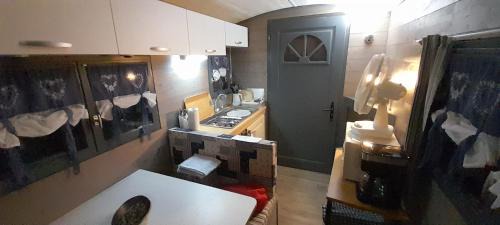 Waldighofen Chalet De Ski | location type gîte, chambre d'hôte, meublé de tourisme dans joli petit chalet typique et ou jolie roulotte type bohème